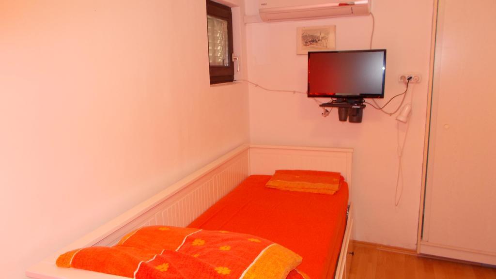 Guest House Accommodation Rupine Premantura Bagian luar foto