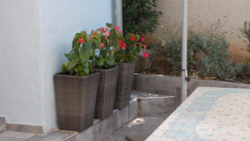 Guest House Accommodation Rupine Premantura Bagian luar foto