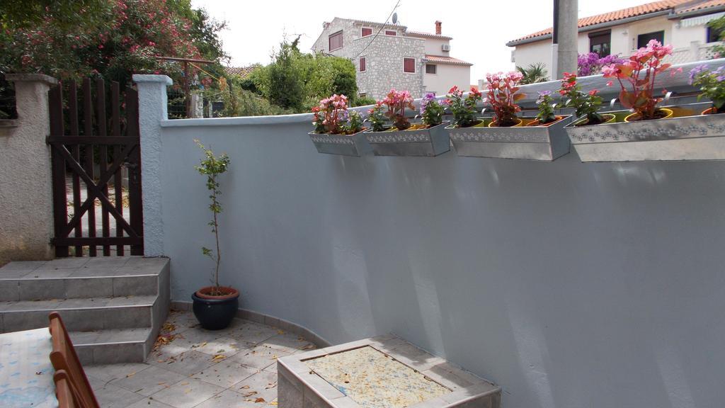 Guest House Accommodation Rupine Premantura Bagian luar foto