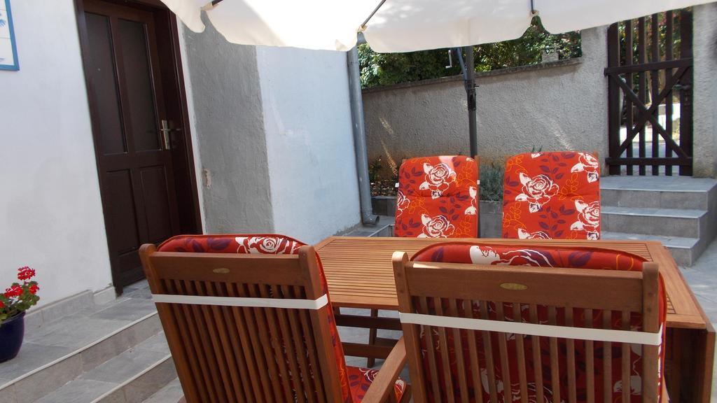 Guest House Accommodation Rupine Premantura Bagian luar foto