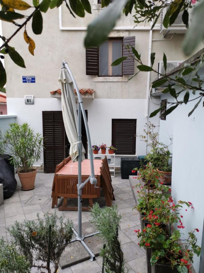 Guest House Accommodation Rupine Premantura Bagian luar foto