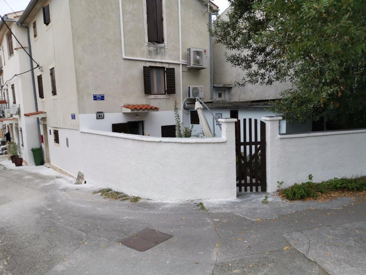 Guest House Accommodation Rupine Premantura Bagian luar foto