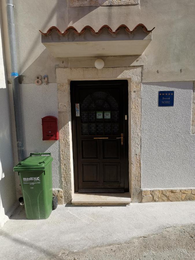 Guest House Accommodation Rupine Premantura Bagian luar foto
