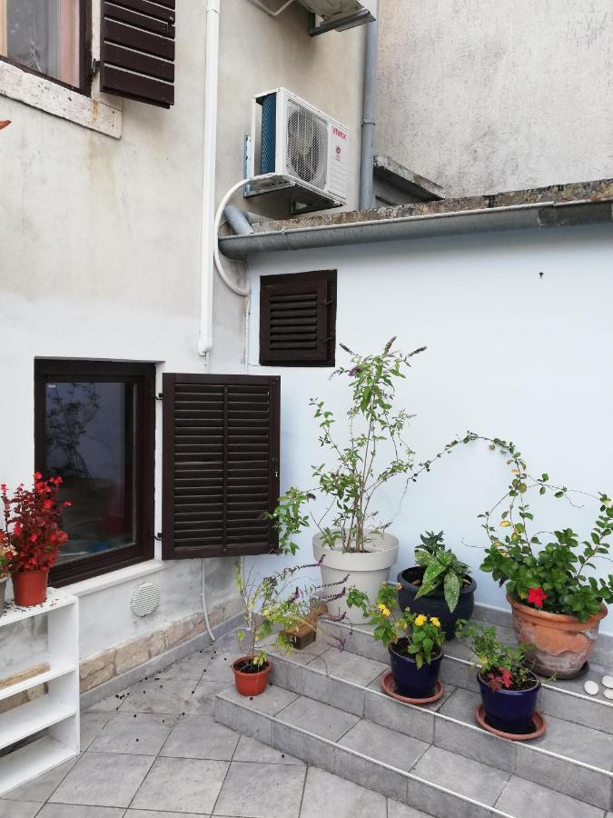 Guest House Accommodation Rupine Premantura Bagian luar foto