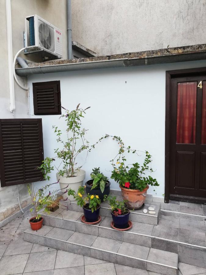 Guest House Accommodation Rupine Premantura Bagian luar foto